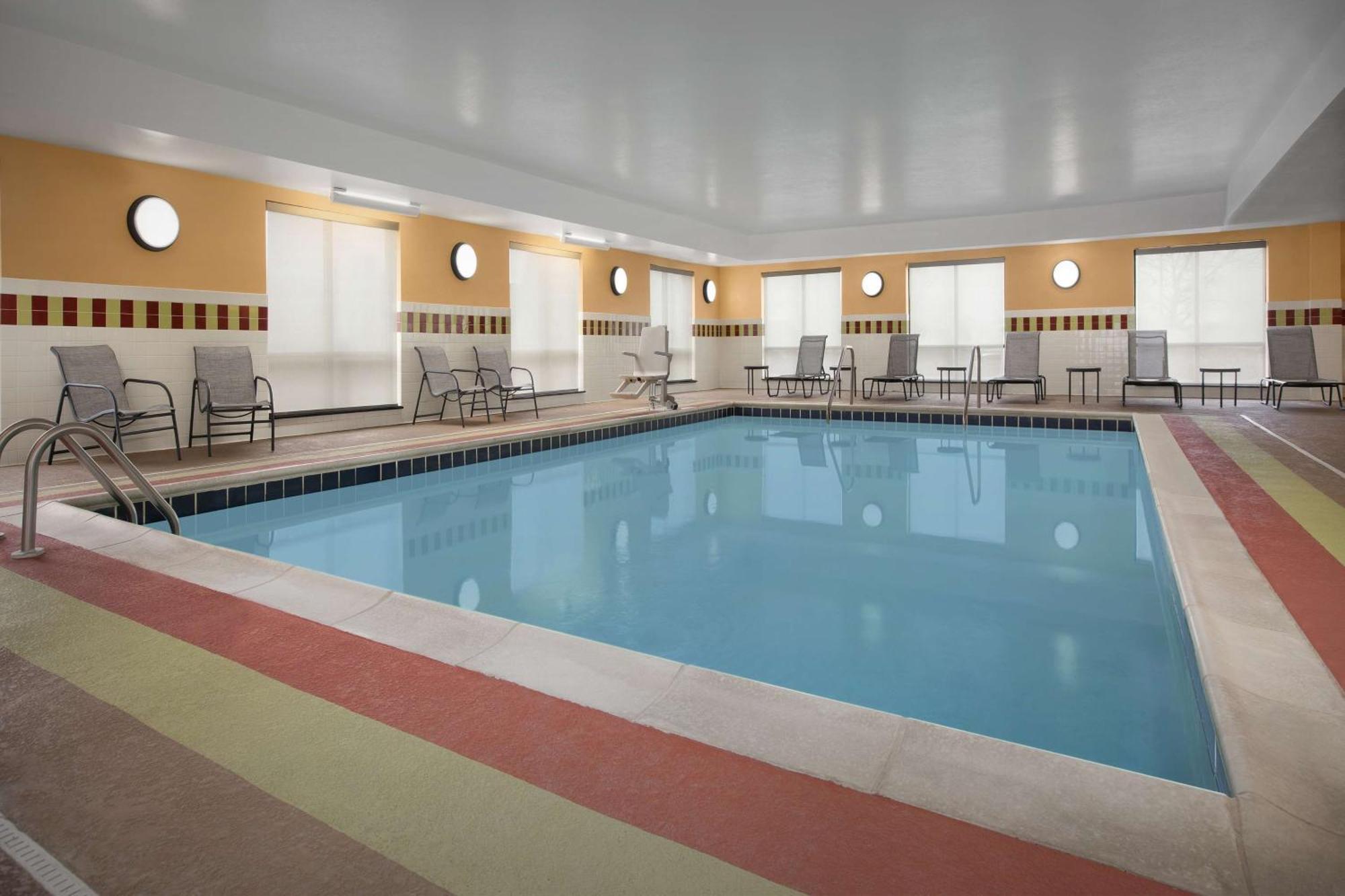 Hampton Inn Yorkville Exterior photo