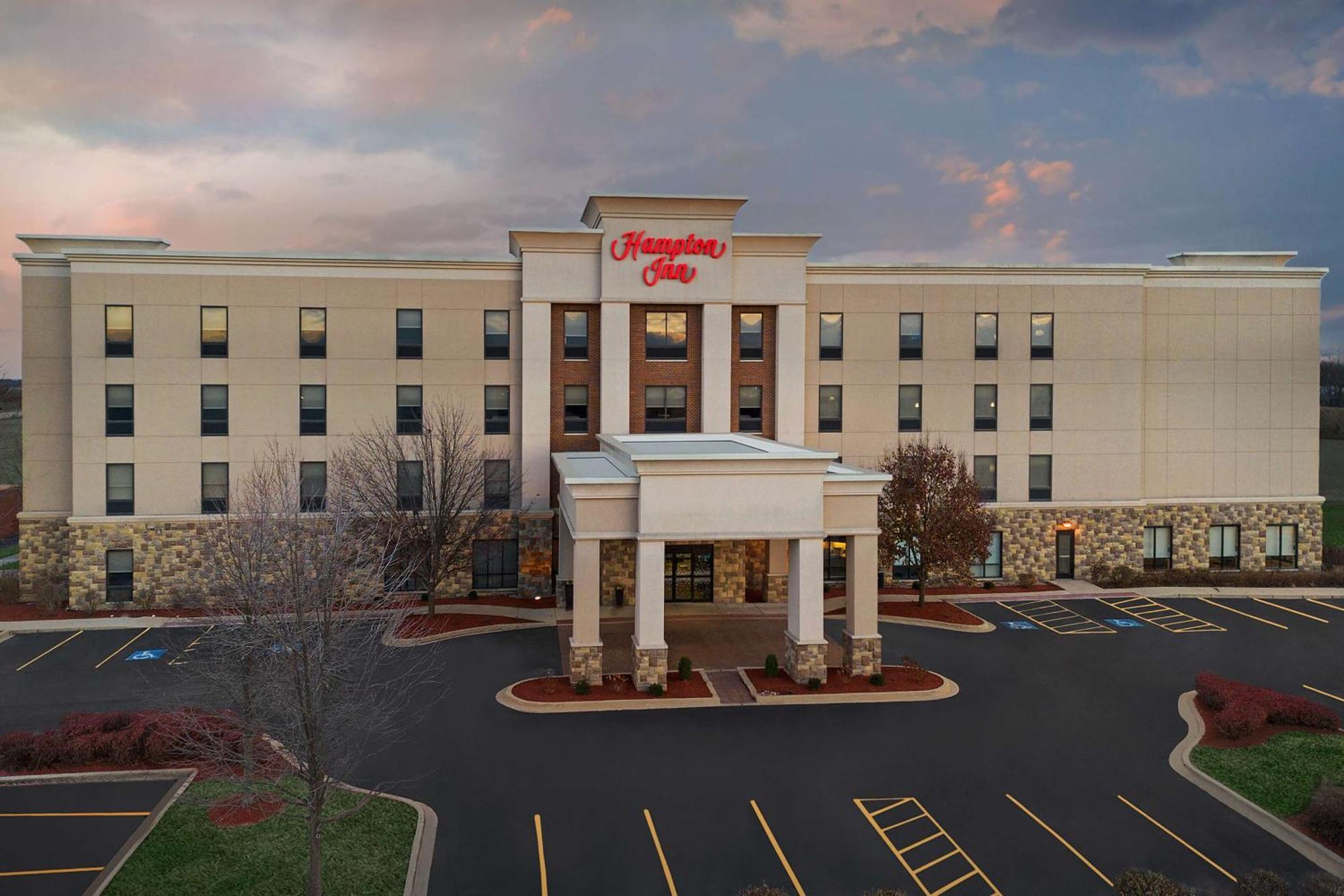 Hampton Inn Yorkville Exterior photo